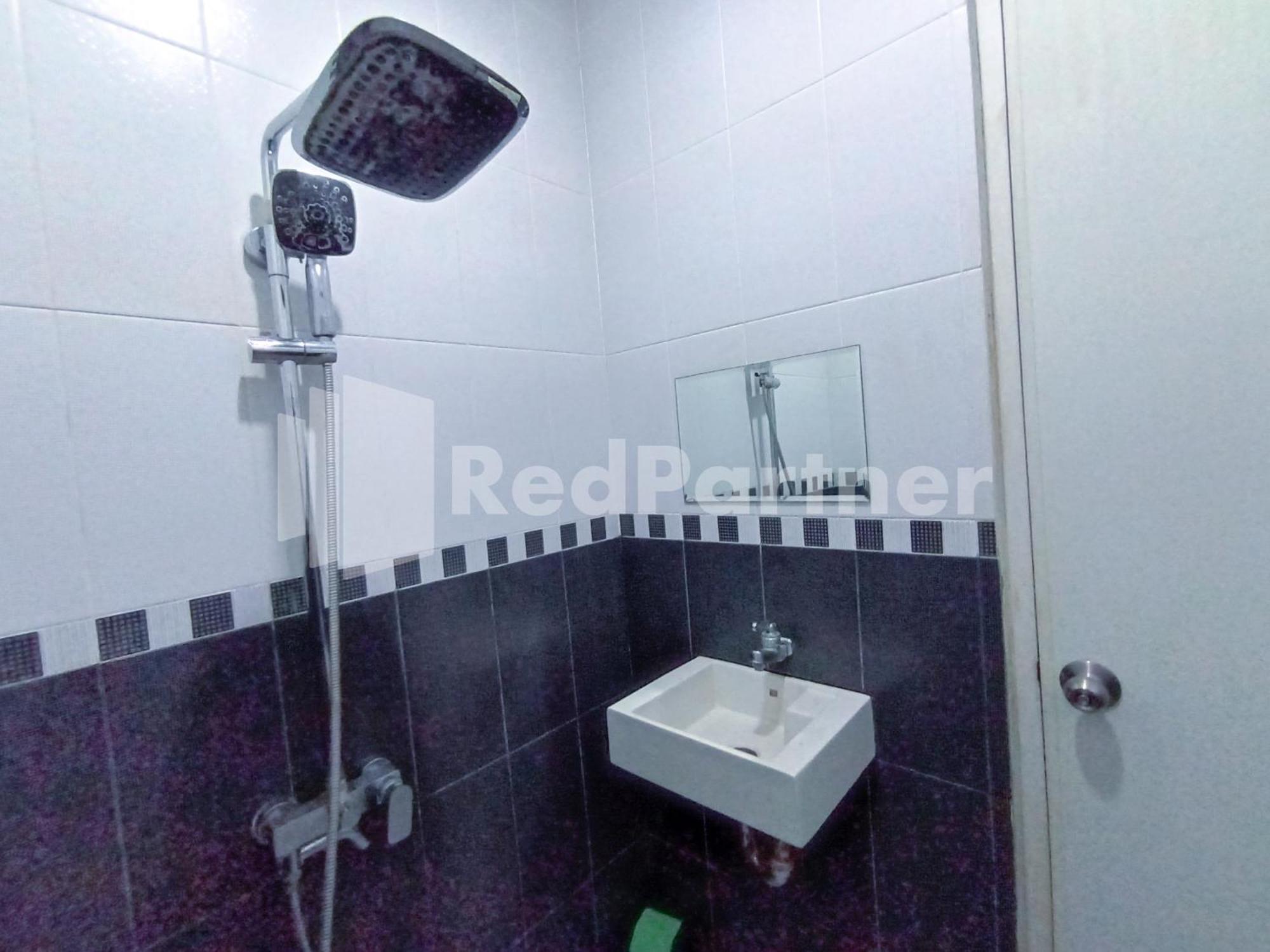 Nillo Hotel Kebumen Mitra Reddoorz Esterno foto