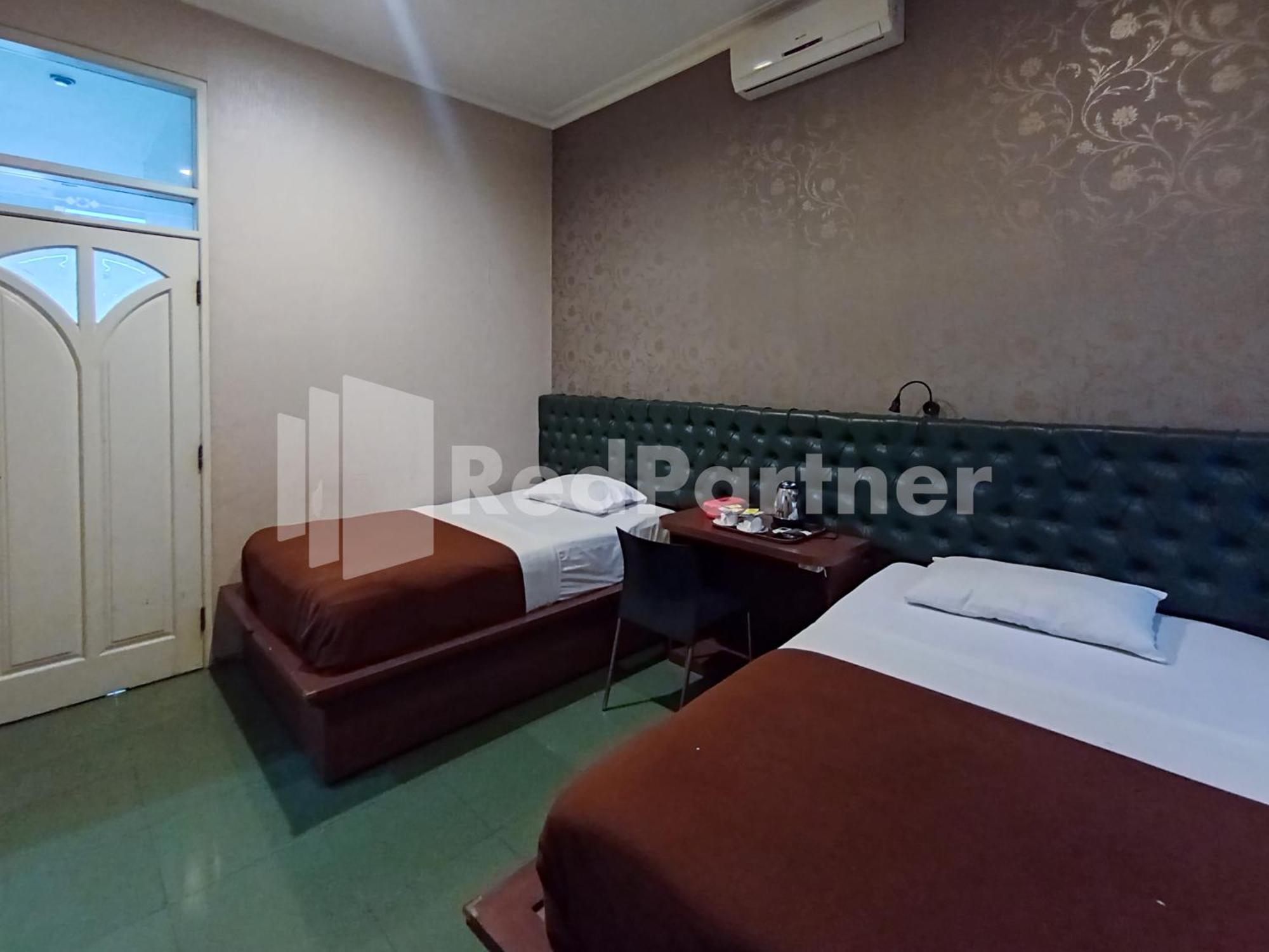 Nillo Hotel Kebumen Mitra Reddoorz Esterno foto