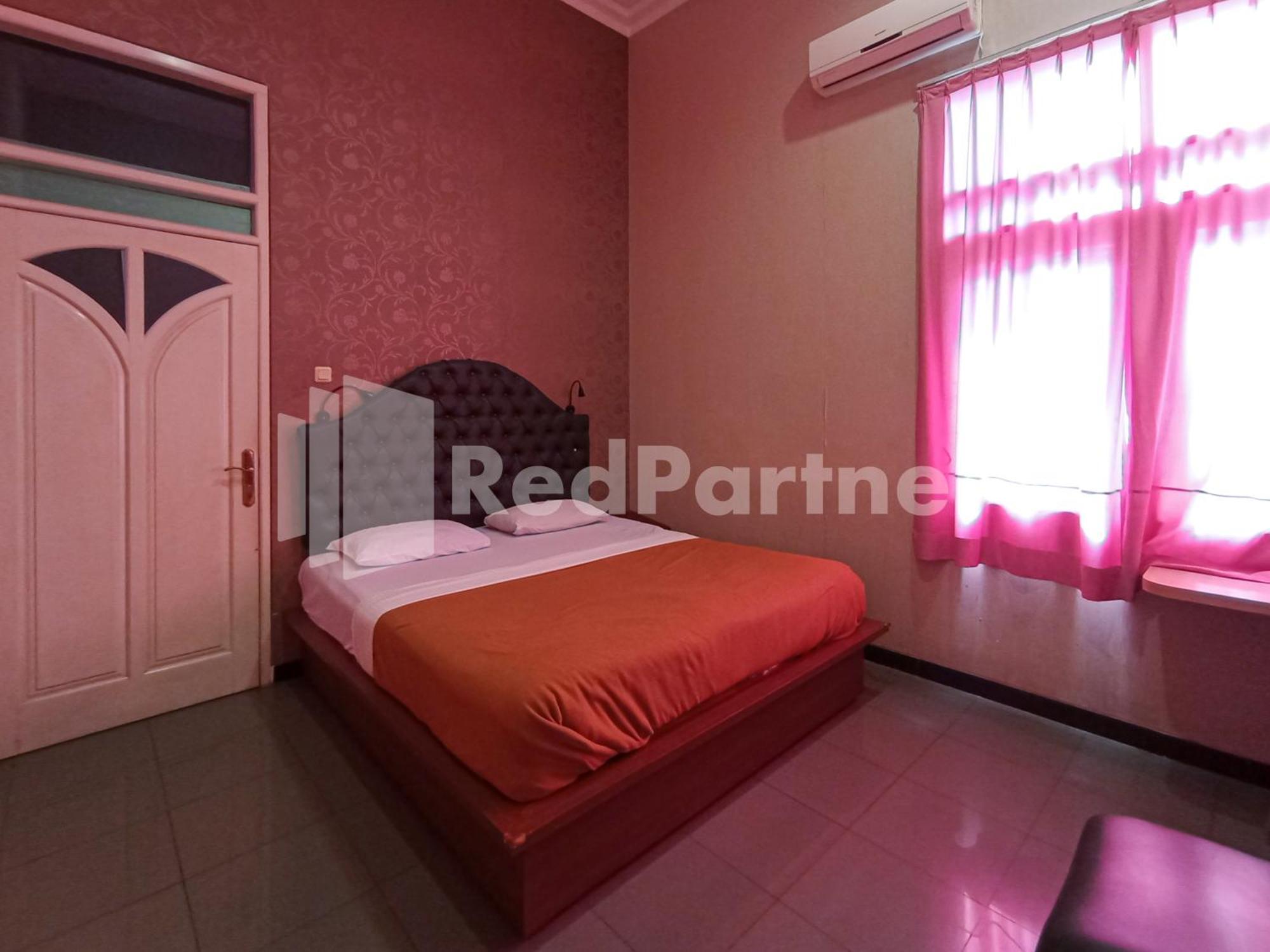 Nillo Hotel Kebumen Mitra Reddoorz Esterno foto