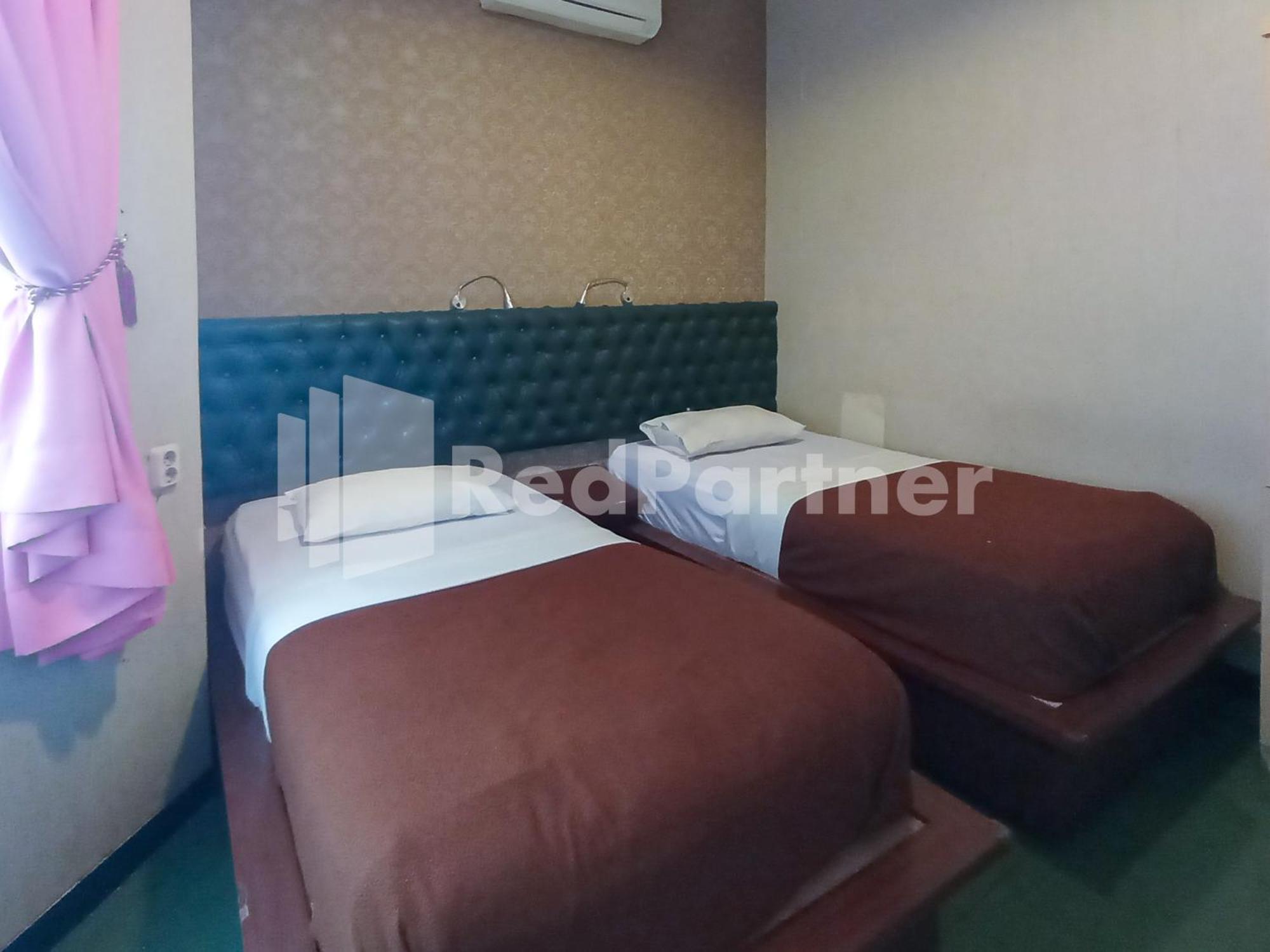 Nillo Hotel Kebumen Mitra Reddoorz Esterno foto