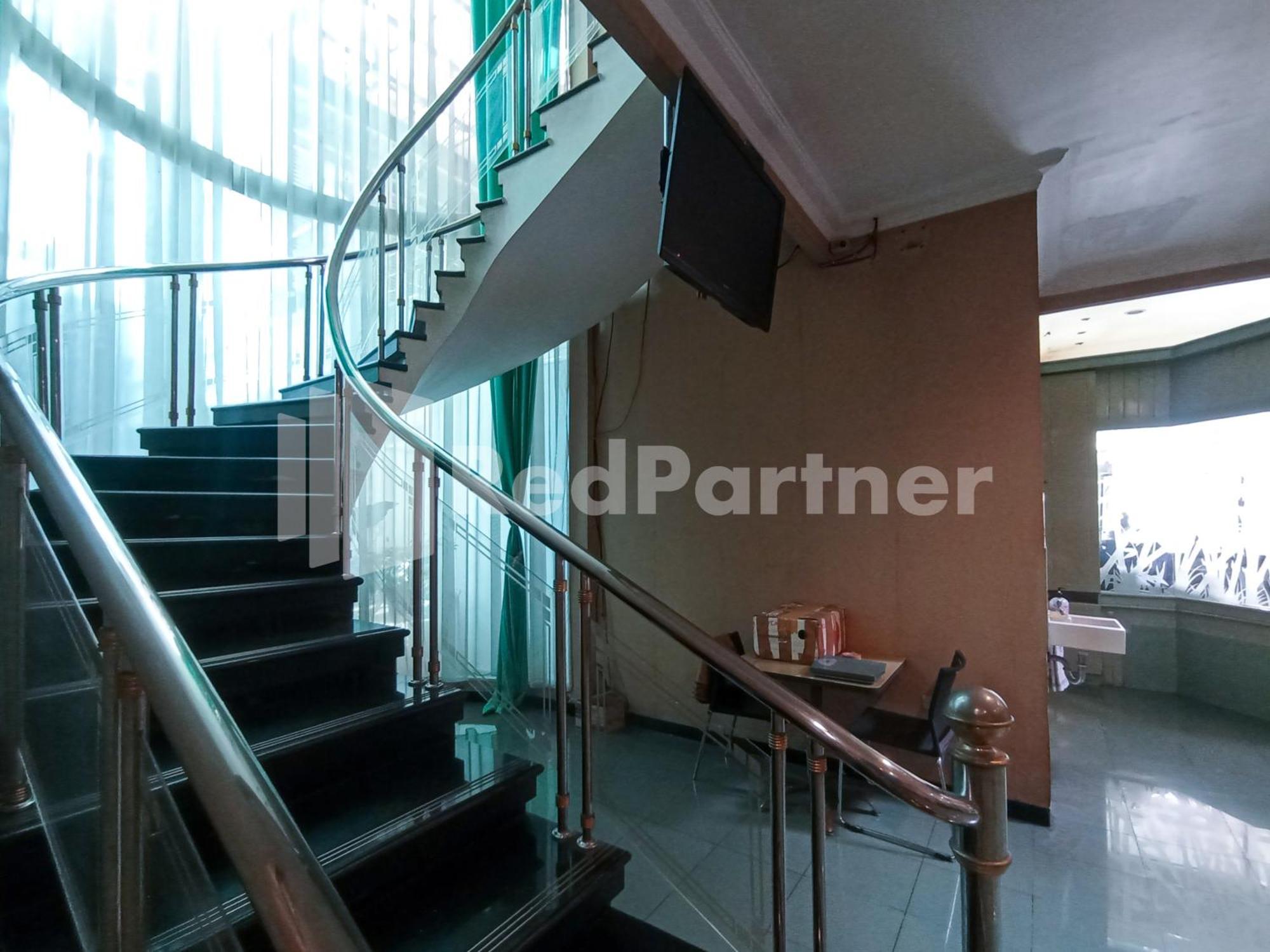 Nillo Hotel Kebumen Mitra Reddoorz Esterno foto