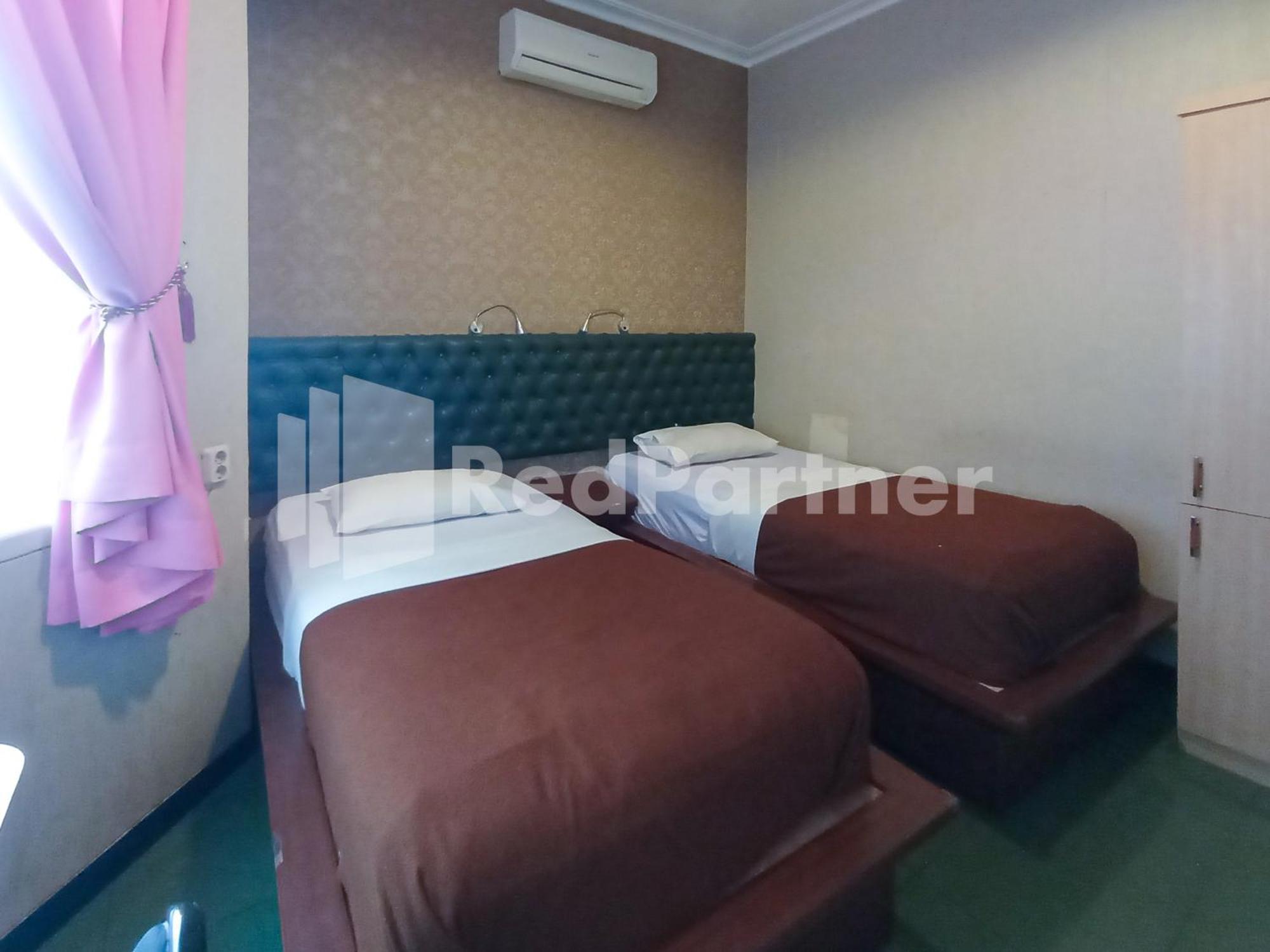 Nillo Hotel Kebumen Mitra Reddoorz Esterno foto