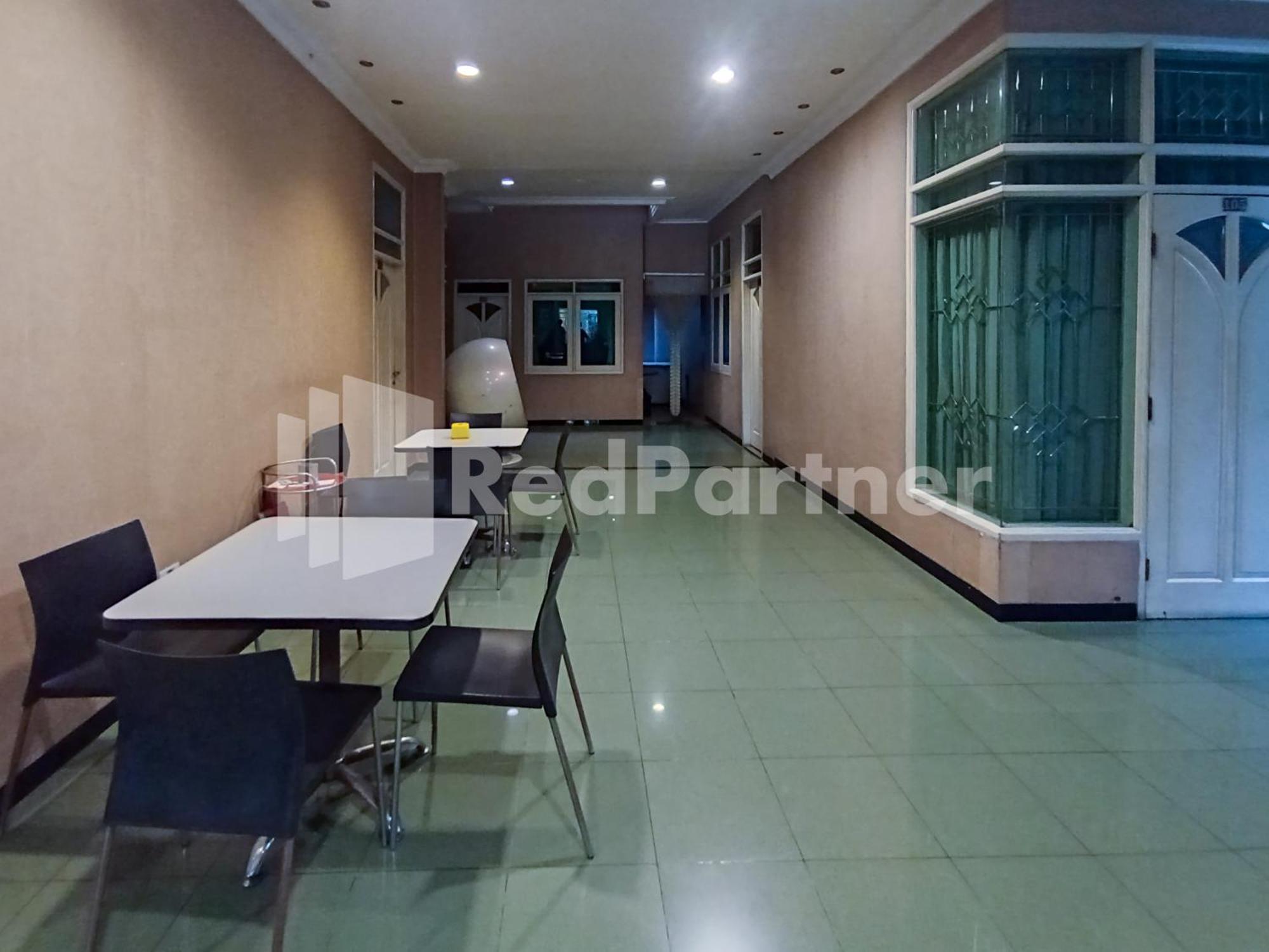 Nillo Hotel Kebumen Mitra Reddoorz Esterno foto